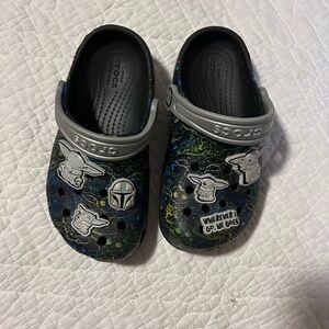 CROCS Kids' Star Wars Clogs - Mandalorian